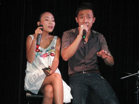 "Lần trước đã để hụt mất cái phone, lần này không thể bỏ qua thỏi son... không chủ phía kia được!!!" "Lần trước đã để hụt mất cái phone, lần này không thể bỏ qua thỏi son... không chủ phía kia được!!!"