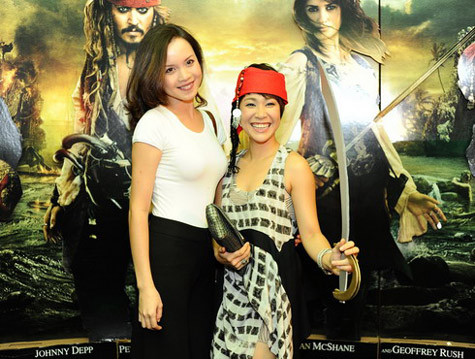 "Làm ca sĩ mãi cũng chán, nhân cơ hội thì em xin thử vai cướp biển!" "Làm ca sĩ mãi cũng chán, nhân cơ hội thì em xin thử vai cướp biển!"