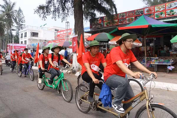 Chương trình truyền thông điệp về phòng chống nạo phá thai, phòng chống HIV/AIDS tới học sinh, sinh viên.