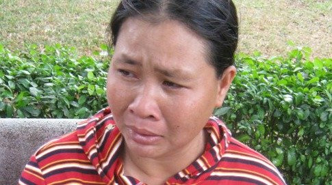 Mẹ bé Tâm thổn thức khi kể lại sự việc. Ảnh. Vietnamnet. Mẹ bé Tâm thổn thức khi kể lại sự việc. Ảnh. Vietnamnet.