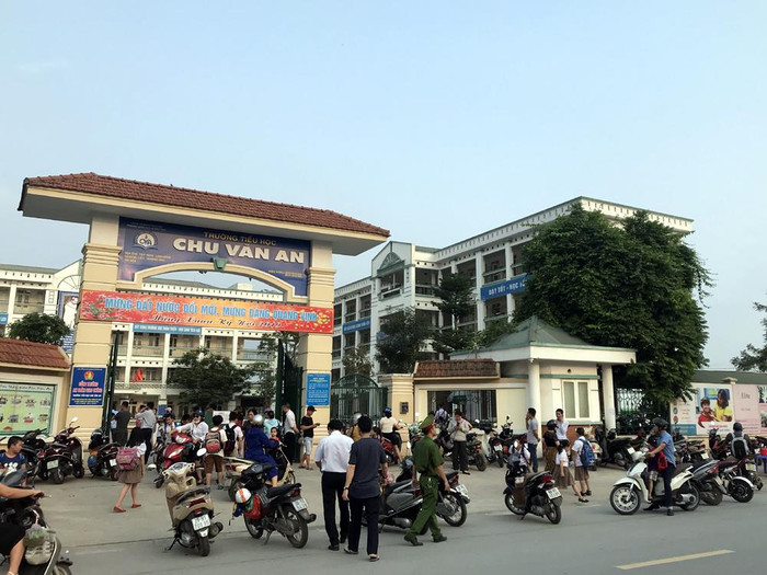 Chưa có công bố kết quả xét nghiệm 35 kg thịt gà đưa vào Trường tiểu học Chu Văn An. Ảnh: Tùng Dương.