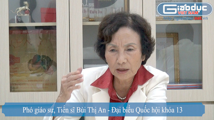 Phó Giáo sư Bùi Thị An: Với tư cách là người mua hàng, nhân dân các quận bị ảnh hưởng có quyền kiện và người đại diện chịu trách nhiệm là ông Nguyễn Văn Tốn - Tổng Giám đốc Công ty cổ phần đầu tư nước sạch sông Đà (Viwasupco). Ảnh: Tùng Dương. Phó Giáo sư Bùi Thị An: Với tư cách là người mua hàng, nhân dân các quận bị ảnh hưởng có quyền kiện và người đại diện chịu trách nhiệm là ông Nguyễn Văn Tốn - Tổng Giám đốc Công ty cổ phần đầu tư nước sạch sông Đà (Viwasupco). Ảnh: Tùng Dương.