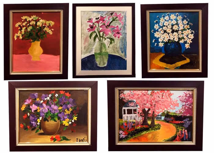 Tranh vẽ của các em tự kỷ tại lớp học của họa sĩ Lương Giang. Ảnh: Tùng Dương.