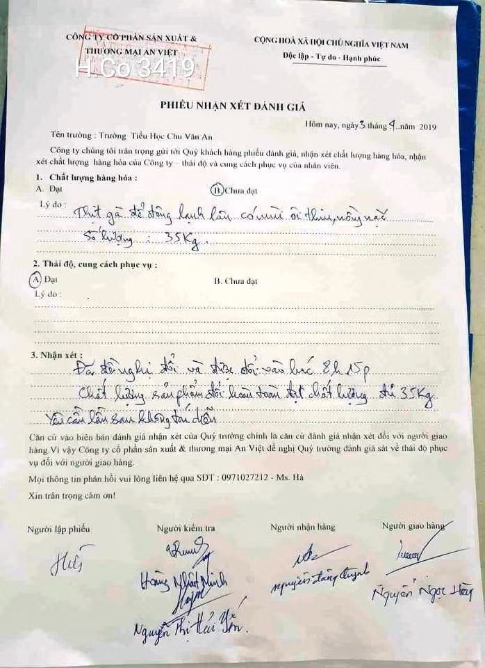 Bản đánh giá có xác nhận của Công ty Cổ phần Sản xuất và Thương mại An Việt về chất lượng thịt gà có mùi ôi thiu. Ảnh: Ban phụ huynh cung cấp.