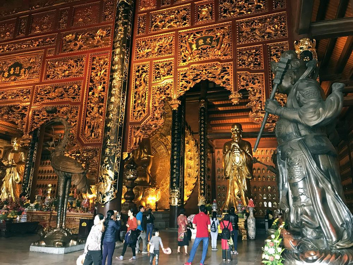 Siêu chùa là hưng thịnh hay chỉ là sự khuếch trương của doanh nghiệp? Ảnh: Tùng Dương. Siêu chùa là hưng thịnh hay chỉ là sự khuếch trương của doanh nghiệp? Ảnh: Tùng Dương.