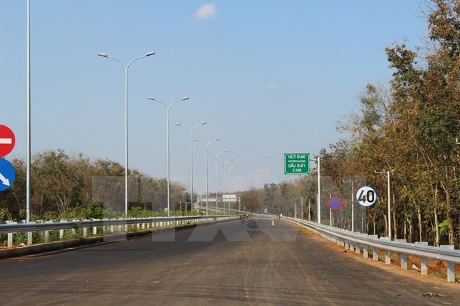 Cần đẩy nhanh việc thu phí tự động không dừng để minh bạch tài chính và thời gian thu phí. Ảnh: TTXVN. Cần đẩy nhanh việc thu phí tự động không dừng để minh bạch tài chính và thời gian thu phí. Ảnh: TTXVN.