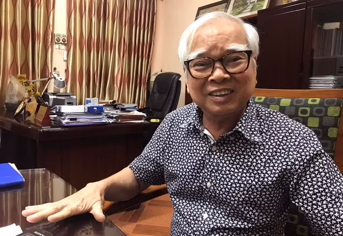 Theo thầy Hòa: "Trường Nguyễn Bỉnh Khiêm luôn coi trọng tiêu chí vì sự tiến bộ của mỗi học sinh, và sự tiến bộ được đánh giá trên bản thân, so với năng lực và thang bậc của từng em. Có như vậy mới công bằng và khuyến khích các em phát triển". Ảnh: Tùng Dương.