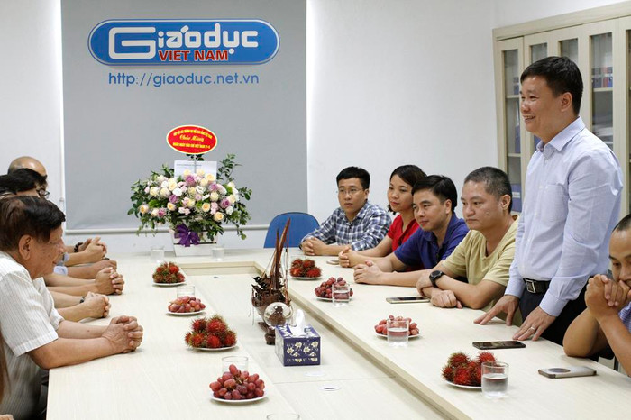 Tổng biên tập Nguyễn Tiến Bình cho biết: Đến nay, Báo Điện tử Giáo dục Việt Nam đã bước sang tuổi thứ 10, nhưng cũng đã là một tờ báo có chất lượng tốt trong đại gia đình Báo chí Cách mạng Việt Nam. Ảnh: Tùng Dương. Tổng biên tập Nguyễn Tiến Bình cho biết: Đến nay, Báo Điện tử Giáo dục Việt Nam đã bước sang tuổi thứ 10, nhưng cũng đã là một tờ báo có chất lượng tốt trong đại gia đình Báo chí Cách mạng Việt Nam. Ảnh: Tùng Dương.