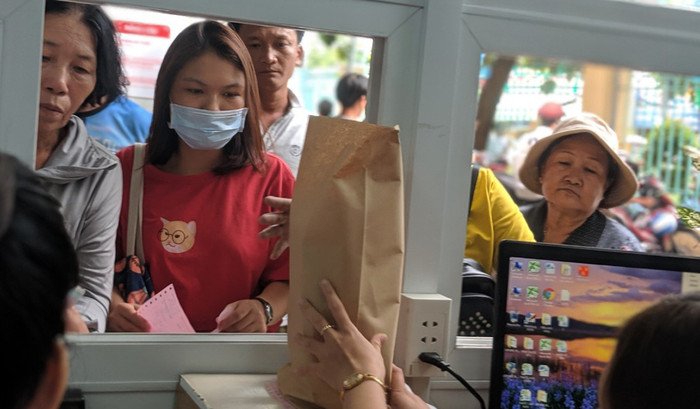 Nhiều bệnh viện sử dụng túi giấy đựng thuốc cho bệnh nhân. Nhiều bệnh viện sử dụng túi giấy đựng thuốc cho bệnh nhân.