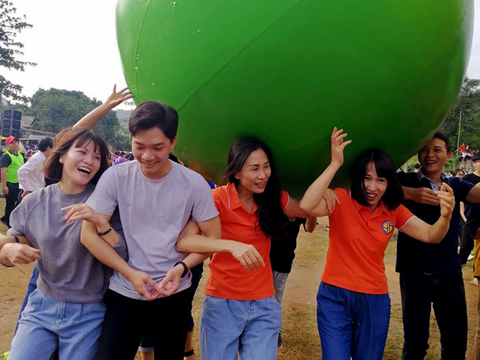 Là Hiệu trưởng nhưng nhà giáo Nguyễn Thị Nhiếp luôn có mặt trong mọi hoạt động của học sinh toàn trường. Ảnh: Nhân vật cung cấp. Là Hiệu trưởng nhưng nhà giáo Nguyễn Thị Nhiếp luôn có mặt trong mọi hoạt động của học sinh toàn trường. Ảnh: Nhân vật cung cấp.