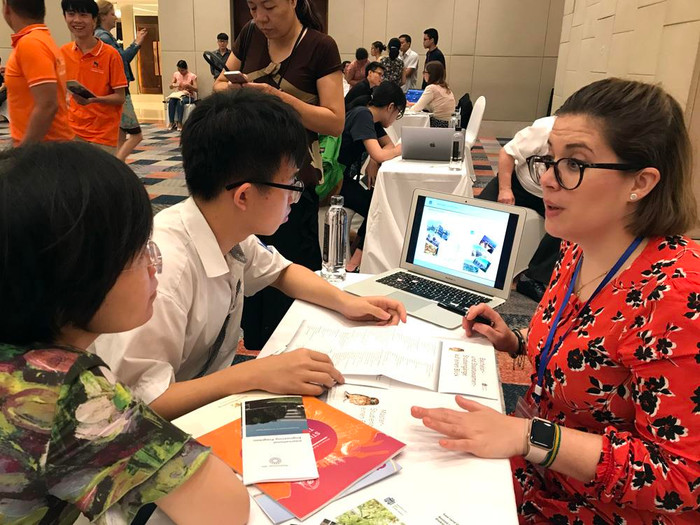 Hội thảo Du học Đức tại Hà Nội được rất nhiều các em học sinh và phụ huynh quan tâm tìm hiểu. Ảnh: Tùng Dương. Hội thảo Du học Đức tại Hà Nội được rất nhiều các em học sinh và phụ huynh quan tâm tìm hiểu. Ảnh: Tùng Dương.