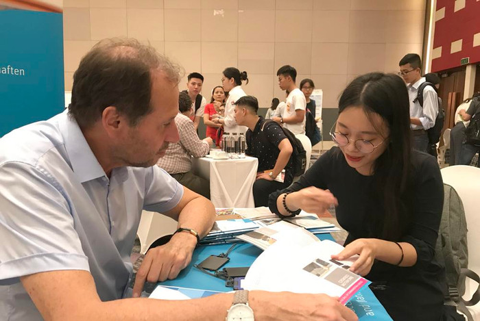 Hiện nay có hơn 340 nghìn bạn trẻ từ khắp nơi trên Thế giới đang học tập và nghiên cứu tại Đức. Ảnh: Tùng Dương. Hiện nay có hơn 340 nghìn bạn trẻ từ khắp nơi trên Thế giới đang học tập và nghiên cứu tại Đức. Ảnh: Tùng Dương.