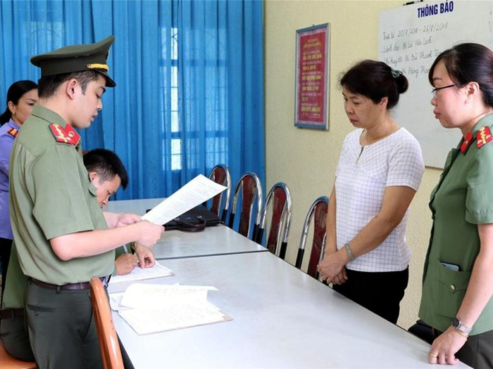 Mỗi hành vi của thầy giáo, cô giáo là khuôn mẫu, mực thước, là tấm gương để học sinh noi theo. Ảnh: Báo Lao Động. Mỗi hành vi của thầy giáo, cô giáo là khuôn mẫu, mực thước, là tấm gương để học sinh noi theo. Ảnh: Báo Lao Động.