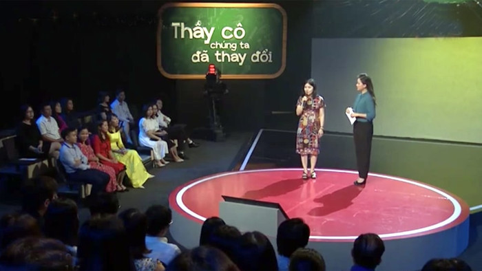 Theo Phó giáo sư, Tiến sĩ Trần Lệ Thu: Thầy cô nên bước vào lớp với ánh mắt thân thiện, nụ cười thoải mái, hỏi thăm sức khoẻ, gia đình vài em học sinh.Ảnh: Cô Thu cung cấp. Theo Phó giáo sư, Tiến sĩ Trần Lệ Thu: Thầy cô nên bước vào lớp với ánh mắt thân thiện, nụ cười thoải mái, hỏi thăm sức khoẻ, gia đình vài em học sinh.Ảnh: Cô Thu cung cấp.