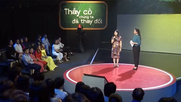 Theo Phó giáo sư, Tiến sĩ Trần Lệ Thu: Thầy cô nên bước vào lớp với ánh mắt thân thiện, nụ cười thoải mái, hỏi thăm sức khoẻ, gia đình vài em học sinh.Ảnh: Cô Thu cung cấp.