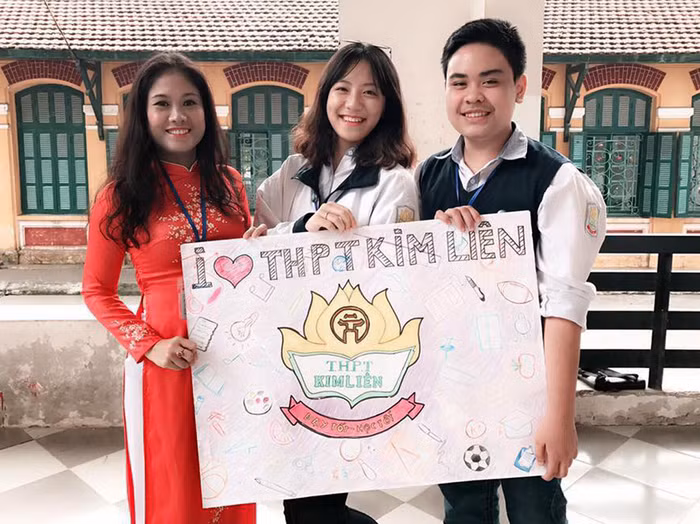 Cô Dương Hồng Hạnh và học sinh dự thi thi Intel Isef năm 2016.