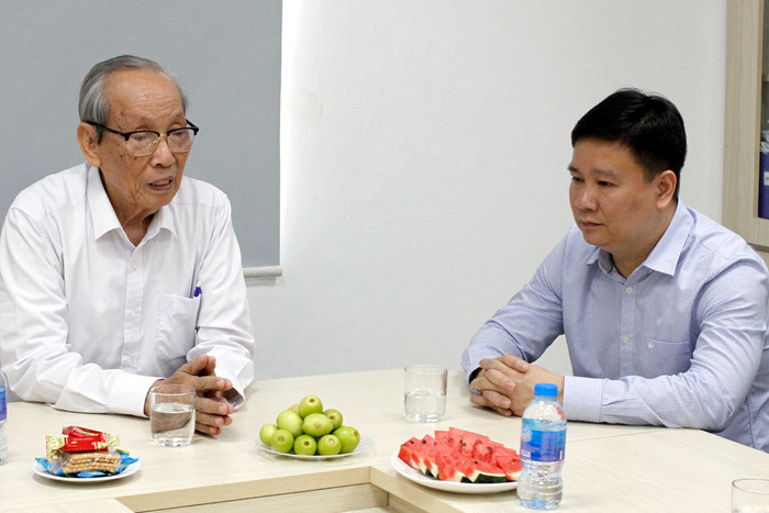 Giáo sư Trần Hồng Quân - Chủ tịch Hiệp hội các trường Đại học, Cao đẳng Việt Nam chia sẻ :"Tôi rất vui mừng và hoan nghênh tập thể cán bộ, phóng viên Báo điện tử Giáo dục Việt Nam, các bạn đã làm rất tốt công việc trong những năm qua". Ảnh: Tùng Dương. Giáo sư Trần Hồng Quân - Chủ tịch Hiệp hội các trường Đại học, Cao đẳng Việt Nam chia sẻ :"Tôi rất vui mừng và hoan nghênh tập thể cán bộ, phóng viên Báo điện tử Giáo dục Việt Nam, các bạn đã làm rất tốt công việc trong những năm qua". Ảnh: Tùng Dương.