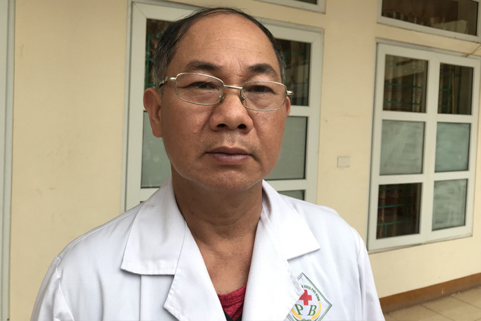 Theo chúng tôi phán đoán có thể là lô sữa Fami Vinasoy mà 29 cháu đang cấp cứu tại viện uống tại Trường tiểu học Nhã Lộng là có vấn đề”, bác sĩ Tạ Văn Thành - Phó giám đốc Bệnh viện Đa khoa huyện Phú Bình nói. Ảnh: Tùng Dương. Theo chúng tôi phán đoán có thể là lô sữa Fami Vinasoy mà 29 cháu đang cấp cứu tại viện uống tại Trường tiểu học Nhã Lộng là có vấn đề”, bác sĩ Tạ Văn Thành - Phó giám đốc Bệnh viện Đa khoa huyện Phú Bình nói. Ảnh: Tùng Dương.