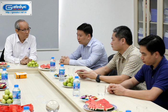 Giáo sư Trần Hồng Quân đánh giá cao vai trò Báo điện tử Giáo dục Việt Nam, đây thực sự là một cơ quan giáo dục đối với các thế hệ học sinh cả nước. Ảnh: Tùng Dương. Giáo sư Trần Hồng Quân đánh giá cao vai trò Báo điện tử Giáo dục Việt Nam, đây thực sự là một cơ quan giáo dục đối với các thế hệ học sinh cả nước. Ảnh: Tùng Dương.