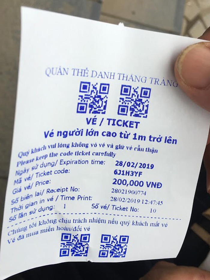 Vé bán cho du khách đi đò thăm di sản Tràng An với giá 200 nghìn đồng. Ảnh: Tùng Dương. Vé bán cho du khách đi đò thăm di sản Tràng An với giá 200 nghìn đồng. Ảnh: Tùng Dương.