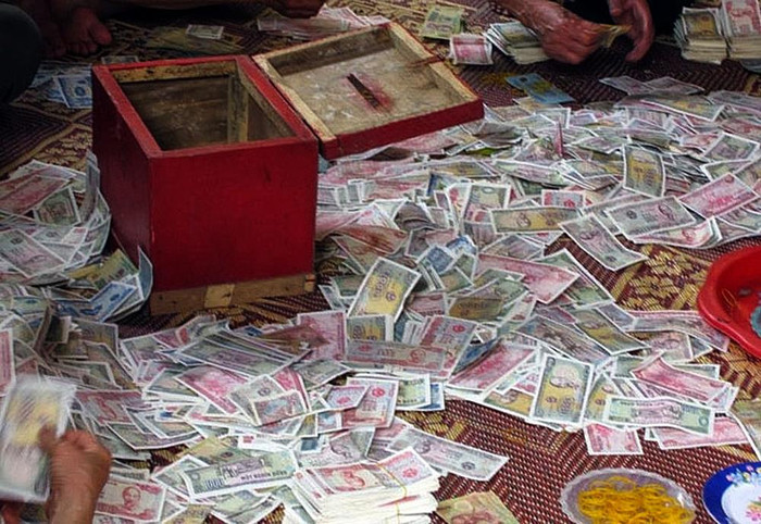 Nhiều năm qua vẫn chưa có quy định quản lý, sử dụng tiền công đức. Ảnh minh họa: vov.