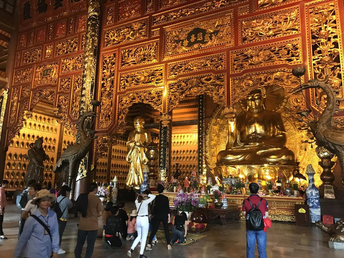 Năm 2018, tổng số lượng khách đến toàn tỉnh Ninh Bình là 7,3 triệu lượt, trong đó lượng khách đến Bái Đính chiếm 80%. Ảnh: Tùng Dương. Năm 2018, tổng số lượng khách đến toàn tỉnh Ninh Bình là 7,3 triệu lượt, trong đó lượng khách đến Bái Đính chiếm 80%. Ảnh: Tùng Dương.