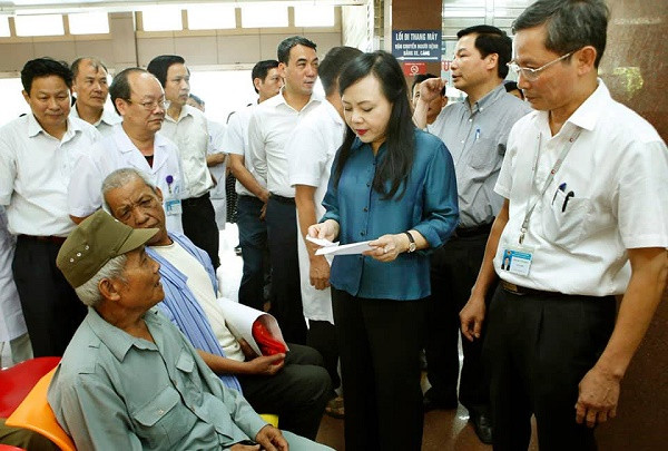 Theo báo cáo, năm 2018 tỷ lệ giá trị sử dụng thuốc trong nước ở tuyến huyện đã tăng lên 76,62%, tuyến tỉnh tăng lên 57,03%, nếu tính cả tuyến tỉnh và huyện thì tỷ lệ tăng là 63,53%. Ảnh: TTXVN. Theo báo cáo, năm 2018 tỷ lệ giá trị sử dụng thuốc trong nước ở tuyến huyện đã tăng lên 76,62%, tuyến tỉnh tăng lên 57,03%, nếu tính cả tuyến tỉnh và huyện thì tỷ lệ tăng là 63,53%. Ảnh: TTXVN.