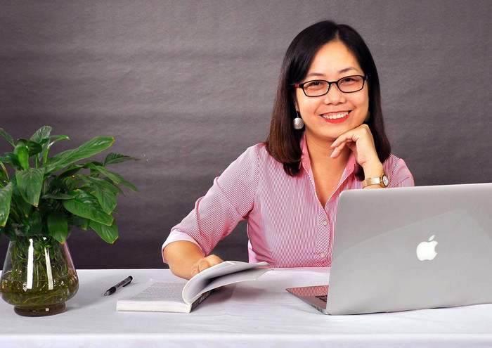 Cô giáo Hà Ngọc Thủy: Tôi muốn cho các em hiểu rõ còn rất nhiều cánh cửa khác nữa mở ra sau thất bại, các con trượt môi trường công lập chưa hẳn đã là hết nên đừng bi quan. Ảnh: HNT.