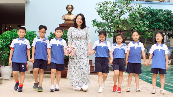 Cô Đinh Thị Kim Thoa: Các con đáng yêu lắm anh ạ, đó cũng là tình cảm, niềm vui và động lực của tôi trong mỗi ngày đến trường.