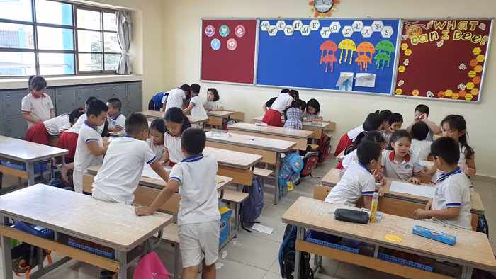 Giờ học tập theo nhóm, sôi nổi bàn luận khiến cho các em học sinh rất thích.