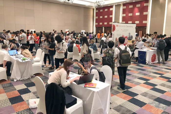 Mô hình 9 + (học văn hóa tại bậc Trung học phổ thông kết hợp với đào tạo nghề) đang được triển khai tại Trường Trung cấp Công nghệ Thăng Long. Ảnh: Tùng Dương. Mô hình 9 + (học văn hóa tại bậc Trung học phổ thông kết hợp với đào tạo nghề) đang được triển khai tại Trường Trung cấp Công nghệ Thăng Long. Ảnh: Tùng Dương.