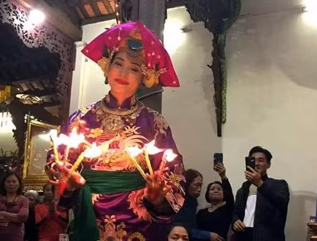 “Thực hành tín ngưỡng thờ Mẫu Tam phủ của người Việt” được UNESCO công nhận là di sản văn hoá phi vật thể đại diện của nhân loại. Ảnh: H.Anh.