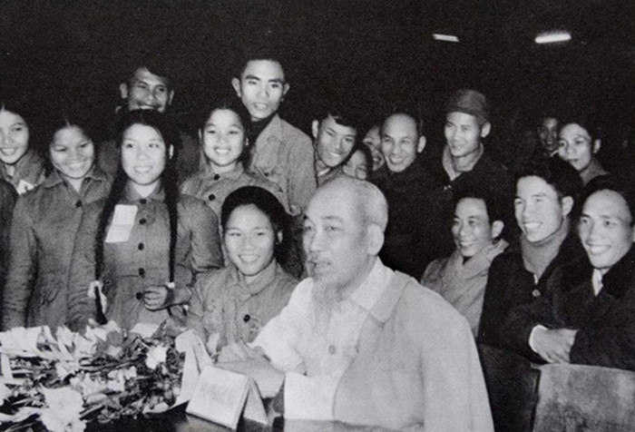 Tình cảm và sự quan tâm sâu sắc của Bác đã giúp cho các thế hệ cán bộ, đội viên Thanh niên xung phong phát huy mạnh mẽ vai trò xung kích và ý chí cách mạng. ảnh: TTXVN. Tình cảm và sự quan tâm sâu sắc của Bác đã giúp cho các thế hệ cán bộ, đội viên Thanh niên xung phong phát huy mạnh mẽ vai trò xung kích và ý chí cách mạng. ảnh: TTXVN.