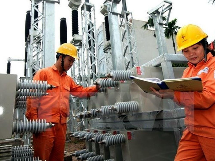 Nhiều người hoài nghi mức tăng giá điện 8,36%, nhưng lại khiến tiền điện tăng cao nhiều hơn số đó. Ảnh minh họa: Thông Tấn xã Việt Nam. Nhiều người hoài nghi mức tăng giá điện 8,36%, nhưng lại khiến tiền điện tăng cao nhiều hơn số đó. Ảnh minh họa: Thông Tấn xã Việt Nam.