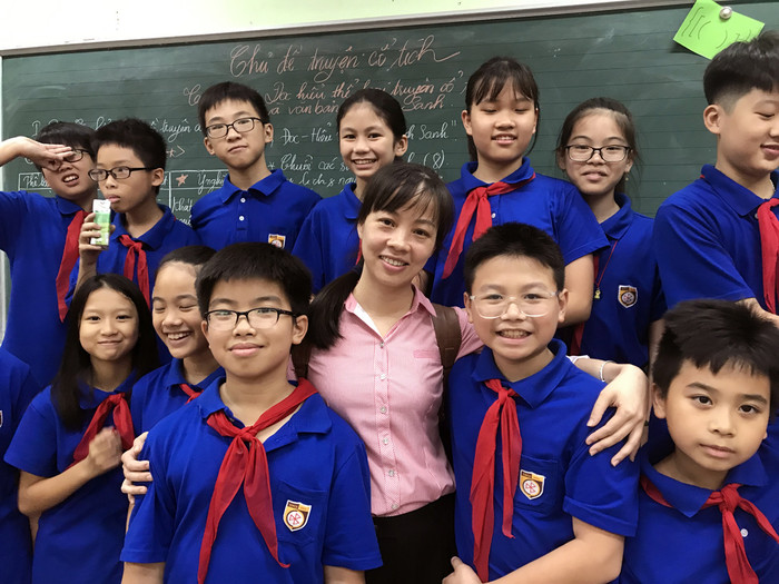 Tôi thấy mình xưng hô một cách ngọt ngào, gần gũi với học sinh thì chính các em sẽ gần gũi với mình. Ảnh: Tùng Dương. Tôi thấy mình xưng hô một cách ngọt ngào, gần gũi với học sinh thì chính các em sẽ gần gũi với mình. Ảnh: Tùng Dương.