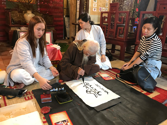 Có rất nhiều lối viết thư pháp khác nhau. Ảnh: Tùng Dương.