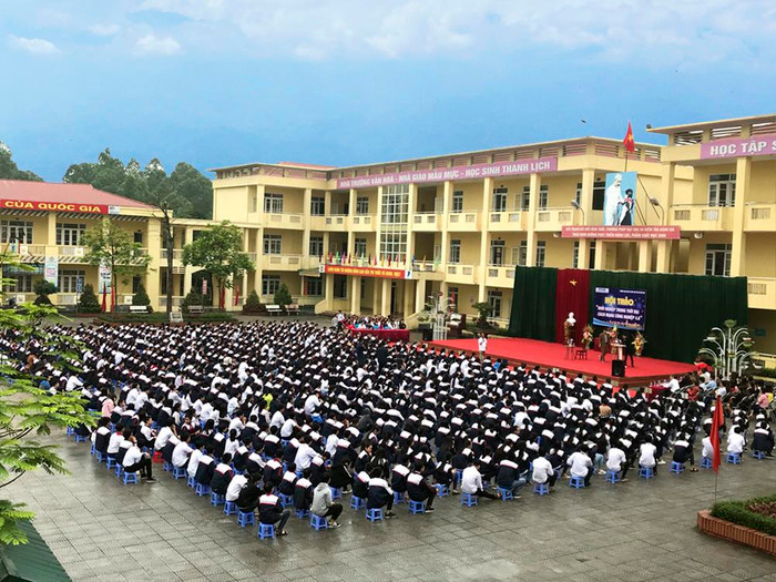 Các em học sinh và các thầy cô giáo, Trường Trung học cơ sở Hùng Vương, thị xã Phú Thọ, Tỉnh Phú Thọ, trong giờ học ngoại khóa. Ảnh: Tùng Dương. Các em học sinh và các thầy cô giáo, Trường Trung học cơ sở Hùng Vương, thị xã Phú Thọ, Tỉnh Phú Thọ, trong giờ học ngoại khóa. Ảnh: Tùng Dương.