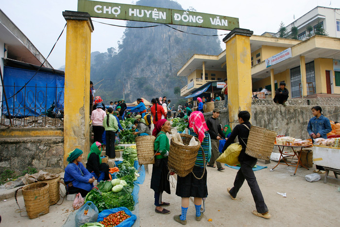 Chợ phiên Đồng Văn chỉ họp vào sáng Chủ nhật hàng tuần. Ảnh: Tùng Dương. Chợ phiên Đồng Văn chỉ họp vào sáng Chủ nhật hàng tuần. Ảnh: Tùng Dương.