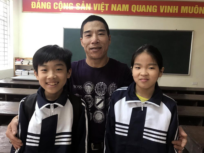 Anh Nguyễn Văn Bằng, phụ huynh của hai cháu Nguyễn Văn Anh và Nguyễn Thị Xuân Ánh rất biết ơn cô giáo Huyền. Ảnh: Tùng Dương Anh Nguyễn Văn Bằng, phụ huynh của hai cháu Nguyễn Văn Anh và Nguyễn Thị Xuân Ánh rất biết ơn cô giáo Huyền. Ảnh: Tùng Dương