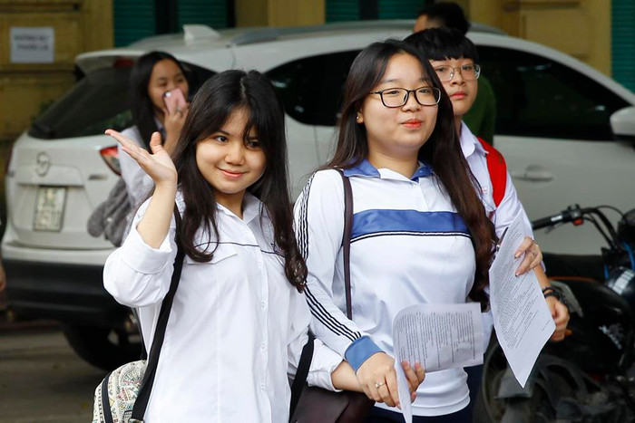 Hầu hết các thí sinh đều có tâm lý phấn khởi vì làm được bài, trái ngược với ngày thi hôm qua. Ảnh: Tùng Dương.