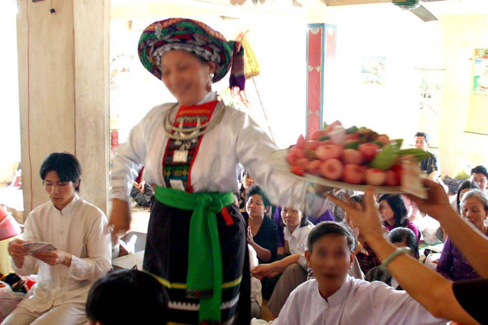 Lên đồng ngày nay đã bị nhiều người hiểu sai hoặc cố tình làm sai. Ảnh: Tùng Dương. Lên đồng ngày nay đã bị nhiều người hiểu sai hoặc cố tình làm sai. Ảnh: Tùng Dương.