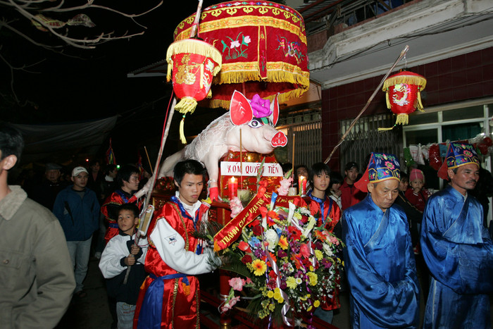 Hội rước "ông lợn" trong không khí thành kính, trang nghiêm. Ảnh: Tùng Dương. Hội rước "ông lợn" trong không khí thành kính, trang nghiêm. Ảnh: Tùng Dương.