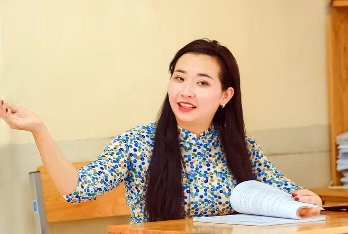 Cô Vũ Bích Phương, giáo viên chủ nhiệm lớp 7 A6: Giúp các con xác định được mục tiêu của mình là gì, trong tương lai mình là ai…thì đó mới là nhiệm vụ quan trọng của giáo viên chủ nhiệm hiện nay. Ảnh: Nhân vật cung cấp.