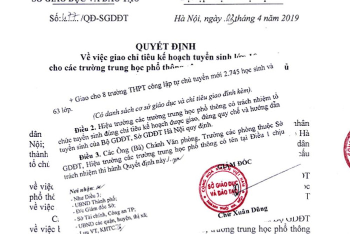Hà Nội tuyển sinh lớp 10 cho 122 trường Trung học phổ thông công lập và công lập tự chủ tuyển mới năm học 2019-2020. Ảnh chụp Quyết định. Hà Nội tuyển sinh lớp 10 cho 122 trường Trung học phổ thông công lập và công lập tự chủ tuyển mới năm học 2019-2020. Ảnh chụp Quyết định.