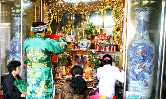 Tín ngưỡng hầu đồng và nỗi lo bị lợi dụng ảnh 4