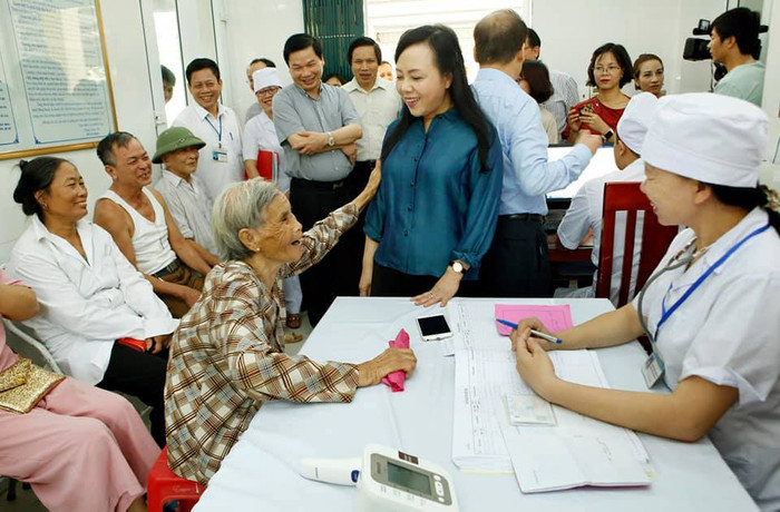 Bộ trưởng Nguyễn Thị Kim Tiến kiểm tra công tác khám chữa bệnh. Ảnh: YT. Bộ trưởng Nguyễn Thị Kim Tiến kiểm tra công tác khám chữa bệnh. Ảnh: YT.