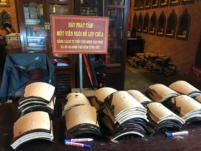 Từ sùng đạo dẫn đến mê tín là khoảng cách rất gần nên bất kì một đời sống tôn giáo nào cũng cần có sự định hướng, quản lí của nhà nước. Ảnh: Tùng Dương. Từ sùng đạo dẫn đến mê tín là khoảng cách rất gần nên bất kì một đời sống tôn giáo nào cũng cần có sự định hướng, quản lí của nhà nước. Ảnh: Tùng Dương.