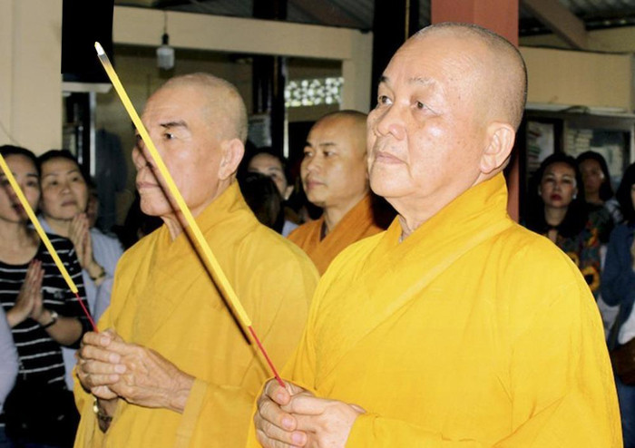 Hòa Thượng Thích Đức Thiện - Trưởng Ban trị sự Giáo hội Phật giáo Việt Nam tỉnh Long An phân tích: “Hình phạt sám hối đại tăng và theo thầy giáo giới được xem là một hình phạt chưa nặng trong Giáo hội". Ảnh: Báo Lao Động.