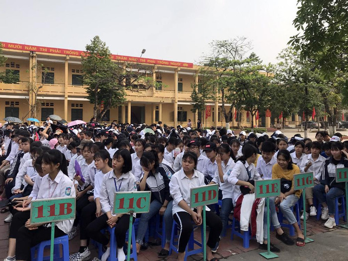 Tiếng Anh là môn học thú vị nhưng lại đòi hỏi phải có năng khiếu nên nhiều học sinh rất ngại học môn này, nhưng bằng phương pháp giảng dạy, cô giáo Hằng đã giúp các em học sinh không còn ngại học. Ảnh: Tùng Dương. Tiếng Anh là môn học thú vị nhưng lại đòi hỏi phải có năng khiếu nên nhiều học sinh rất ngại học môn này, nhưng bằng phương pháp giảng dạy, cô giáo Hằng đã giúp các em học sinh không còn ngại học. Ảnh: Tùng Dương.