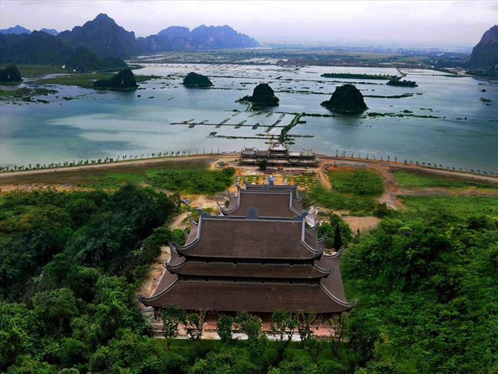 Chùa Tam Chúc tại tỉnh Hà Nam nằm trong Khu du lịch có quy mô diện tích khoảng 4.000 ha. Ảnh: TTXVN. Chùa Tam Chúc tại tỉnh Hà Nam nằm trong Khu du lịch có quy mô diện tích khoảng 4.000 ha. Ảnh: TTXVN.